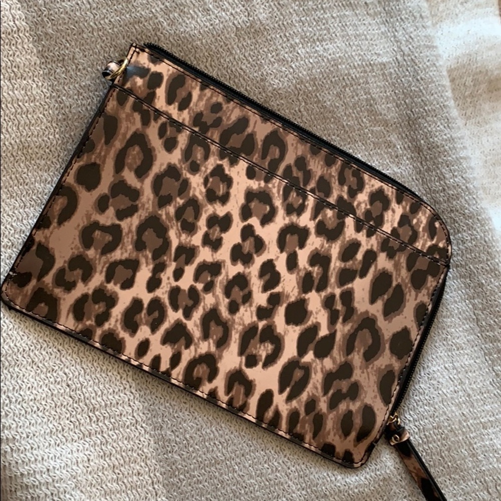 Tommy Bahama Large Pouch Organizer